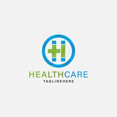 Obraz premium Modern green medical cross symbol. letter H logo, Vector illustration.