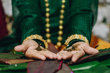 henna tattoo on hands