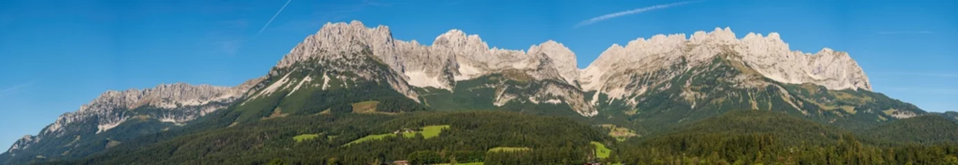 Foto op Plexiglas Wilder Kaiser Panorama in Tirol Österreich im Spätsommer bei nahezu wolkenlosem Himmel © lexpixelart