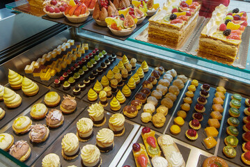 Escaparate de pasteles de la pastelería Don Manuel en Bilbao