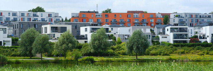 Fototapeta na wymiar Moderne Wohngebäude am Phoenixsee, Hörde, Dortmund, Ruhrgebiet, Nordrhein-Westfalen, Deutschland, Europa