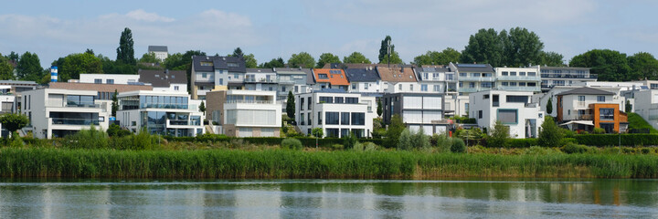 Moderne Wohngebäude am Phoenixsee, Hörde, Dortmund, Ruhrgebiet, Nordrhein-Westfalen, Deutschland,...