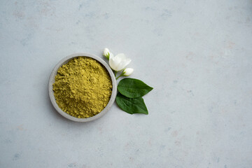 Raw henna powder for natural hair and eyebrow coloring dyeing