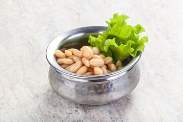 White canned beans for vegan suisine