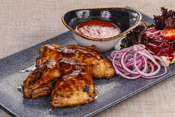 Grilled chicken with tomato sauce