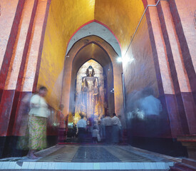 Naklejka premium Giant golden Buddha statue in Ananda temple