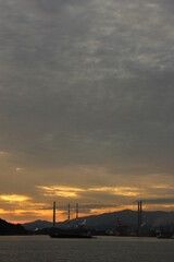 SDGs環境と自然！コンビナートと瀬戸内海の夕日　山口県周南市
