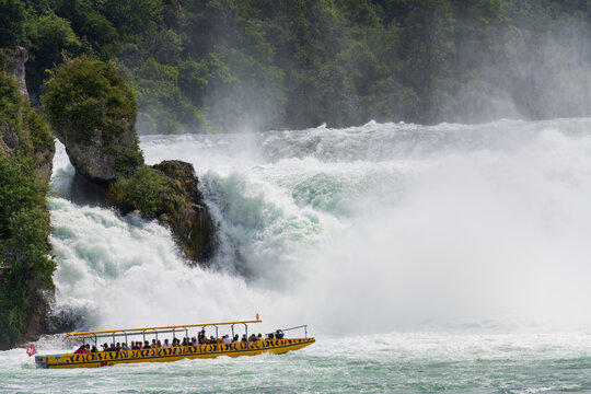 Der Rheinfall bei Schaffhausen in der Schweiz