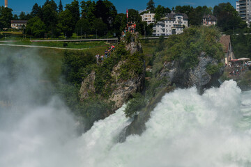 Fototapeta na wymiar Der Rheinfall bei Schaffhausen in der Schweiz
