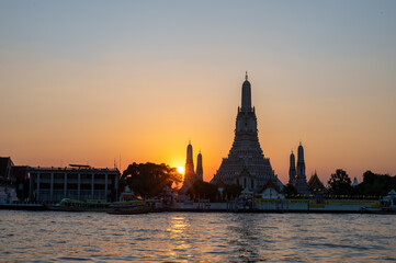 Fototapeta na wymiar Wat Arun the beautiful Temple in Bangkok, Thailand