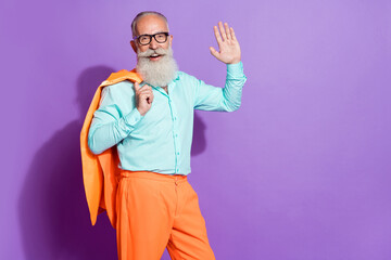 Photo of old charming smart cool man hand wave hello hold blazer isolated on purple color background © deagreez