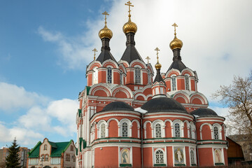 Fototapeta na wymiar Spaso-Preobrazhensky Cathedral on a winter day in the city of Kimry, Tver region