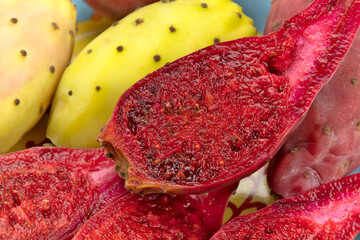 figues de barbarie dans un plat