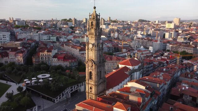 Porto - Igreja e Torre dos Cl&eacute;rigos - Vista a&eacute;rea