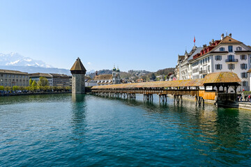 Luzern, Kapellbrücke, Holzbrücke, Wasserturm, Reuss, Jesuitenkirche, Pilatus, Fluss, Stadt, Altstadt, Brücke, Vierwaldstättersee, Alpen, Frühling, Schweiz
