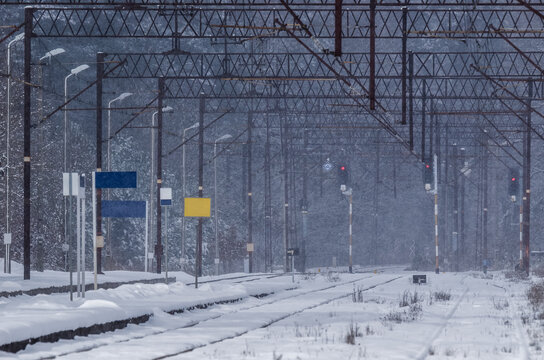 RAILWAY ROAD - Winter weather over the station and train infrastructure 