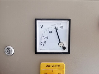 Analog high voltage alternating current voltmeter, the scale reads four hundred volts.