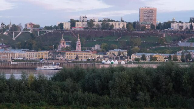 Improved Nizhne-Volzhskaya embankment and the repaired Fedorovsky embankment - view from the Strelka from the new Okskaya embankment