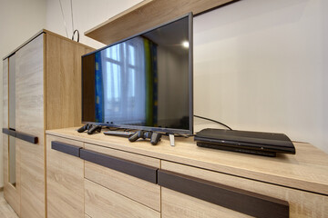Telewizor LCD w nowoczesnym mieszkaniu