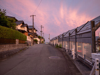 夕暮れの街の風景