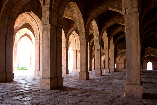 Arches and pillars at Jami Masid in Mandu, Madhya Pradesh, India, Asia