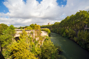 Fototapeta na wymiar Along the banks of the Tiber River in Rome. Ancient bridges