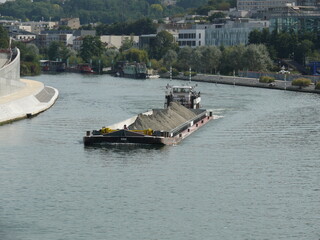 Obraz premium Transport fluvial