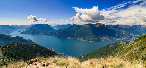 Naklejka na ściany i meble dall'alto 04 - vista panoramica delle vallate e dei laghi di Como e Lugano 