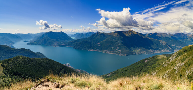 dall'alto 04 - vista panoramica delle vallate e dei laghi di Como e Lugano	