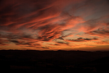 ESPECTACULAR PUESTA DE SOL EN LA TOSCANA ITALIANA