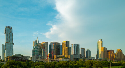 Obraz premium Austin skyline over the Colorado river, Texas.