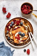 pancakes with berries