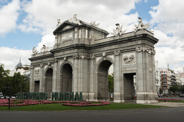 Fototapeta na wymiar The Puerta de Alcala, famous monument of Madrid.