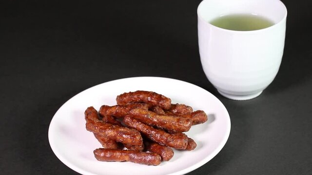 かりんとうとお茶　回転