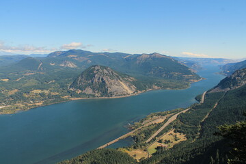 Fototapeta na wymiar Columbia River Gorge Hill Forest and River Landscape