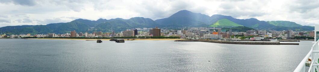 Fototapeta na wymiar Beppu Cruise Port and Peppu Bay in Oita, Japan - 日本 大分県 別府湾 別府港 