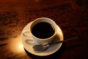 White cup of coffee on the table - ブラック コーヒー 白のカップ