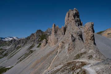 Mountain landscape with a rock arch in summer in the French Alps à Tignes
