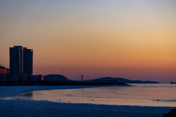 Obraz premium Vladivostok, Russia. Urban landscape on the background of sunset.