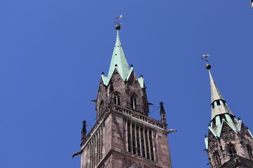 Fototapeta na wymiar Nürnberg Türme Kirche St. Lorenz Lorenzkirche 