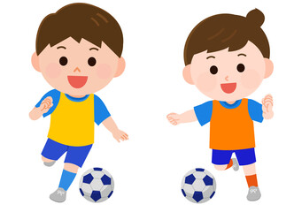 サッカーをする男の子と女の子　イラスト © こけ田