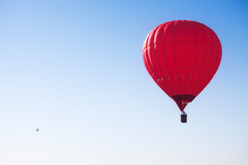 Red hot air balloon ob blue sky background