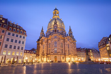 Fototapeta na wymiar Dresden Frauenkirche church at night