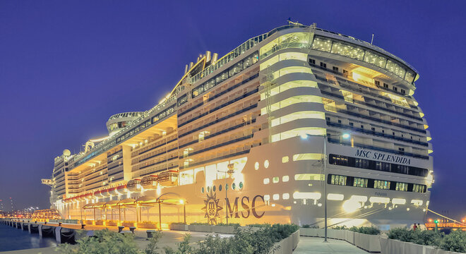 Vue du MSC Splendida, navire de croisi&egrave;re de la compagnie MSC Croisi&egrave;res en escale &agrave; Palma de Majorque, Bal&eacute;ares, Espagne le 19 juillet 2017.