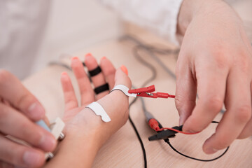 Obraz na płótnie Canvas Patient nerves testing using electromyography at medical center