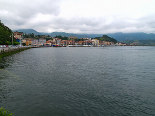 Ribadesella es la villa marinera asturiana lo tiene todo: mar, río y montaña.