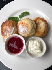 pancakes with sour cream