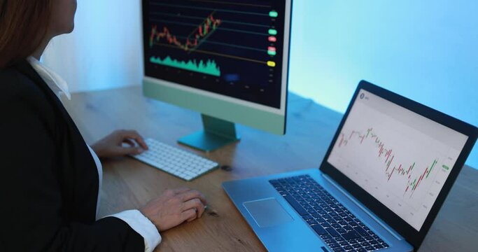 Business trader woman working at home doing blockchain research - Trading and technology concept