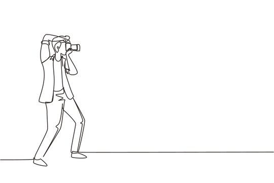 Continuous one line drawing photographer aiming target photos, People  holding camera, taking photos. Professional photographer taking pictures.  Single line draw design vector graphic illustration Stock Vector | Adobe  Stock