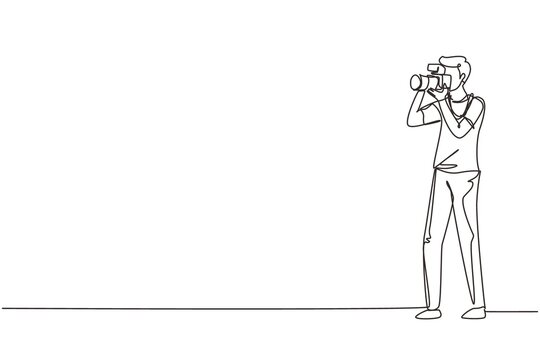 Single one line drawing happy professional photographer taking photo using dslr camera. Young male character shooting using lens camera. Modern continuous line draw design graphic vector illustration